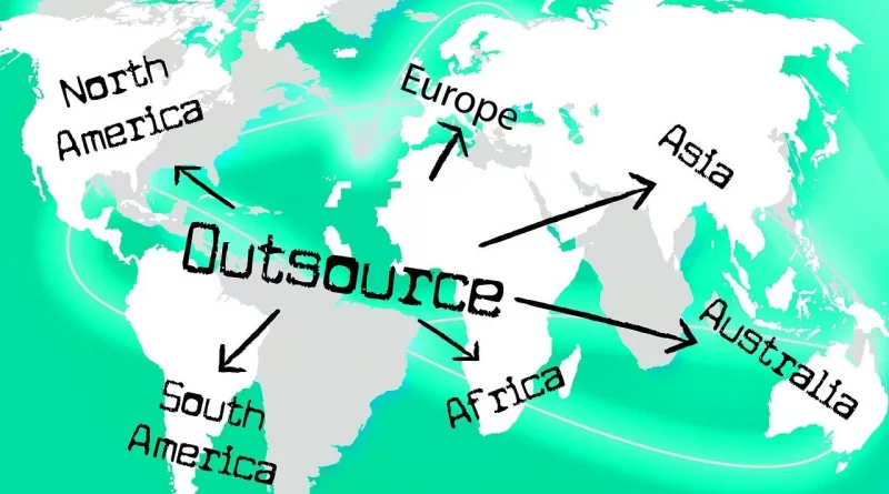 Outsourcing vs offshoring